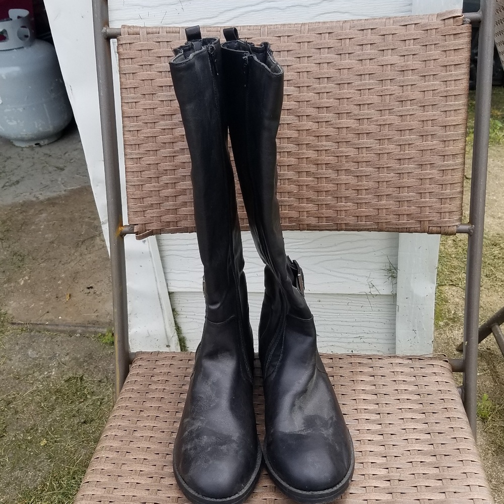 Black boots - Picture 2 of 3